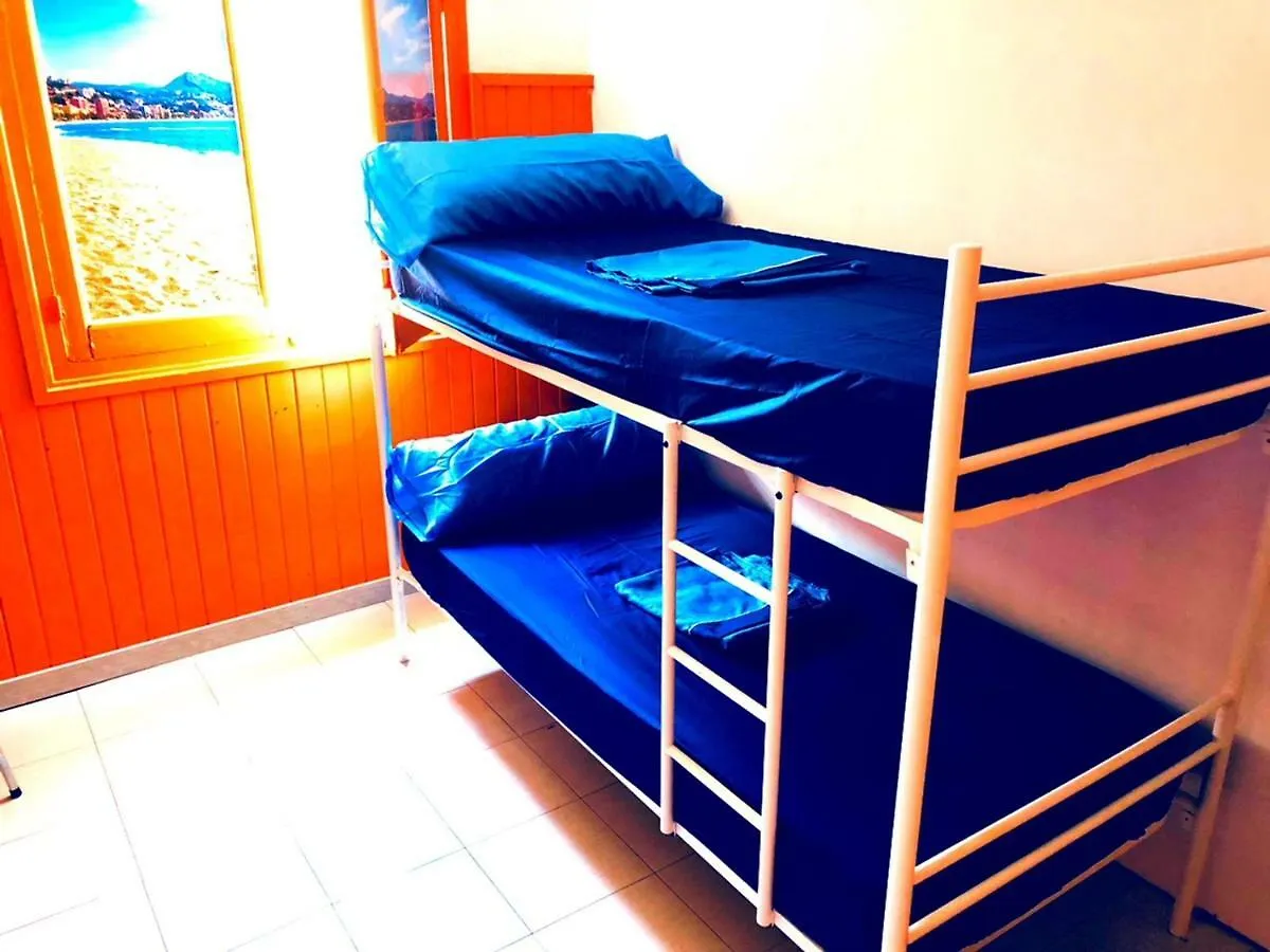 מאלגה Larios Cool Hostel